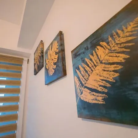 House By The 6 *