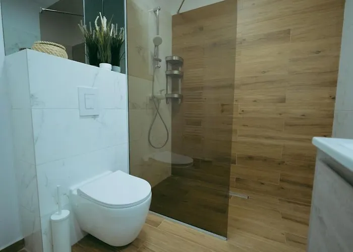 House By The 6 *