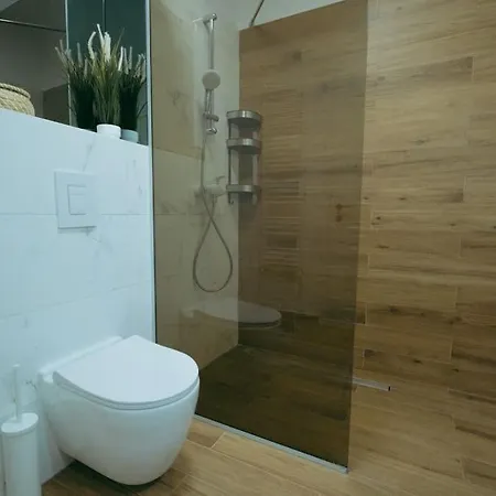 House By The 6 *