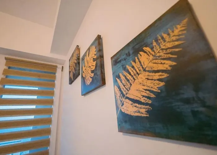 House By The 6 *